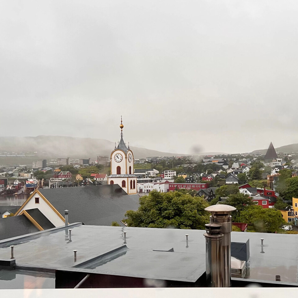 Utsikta frå rommet på Hotel Hafnia er framifrå. Kyrkja er Tórshavn domkyrkje frå 1788. Utsikta frå rommet på Hotel Hafnia er framifrå. Kyrkja er Tórshavn domkyrkje frå 1788.