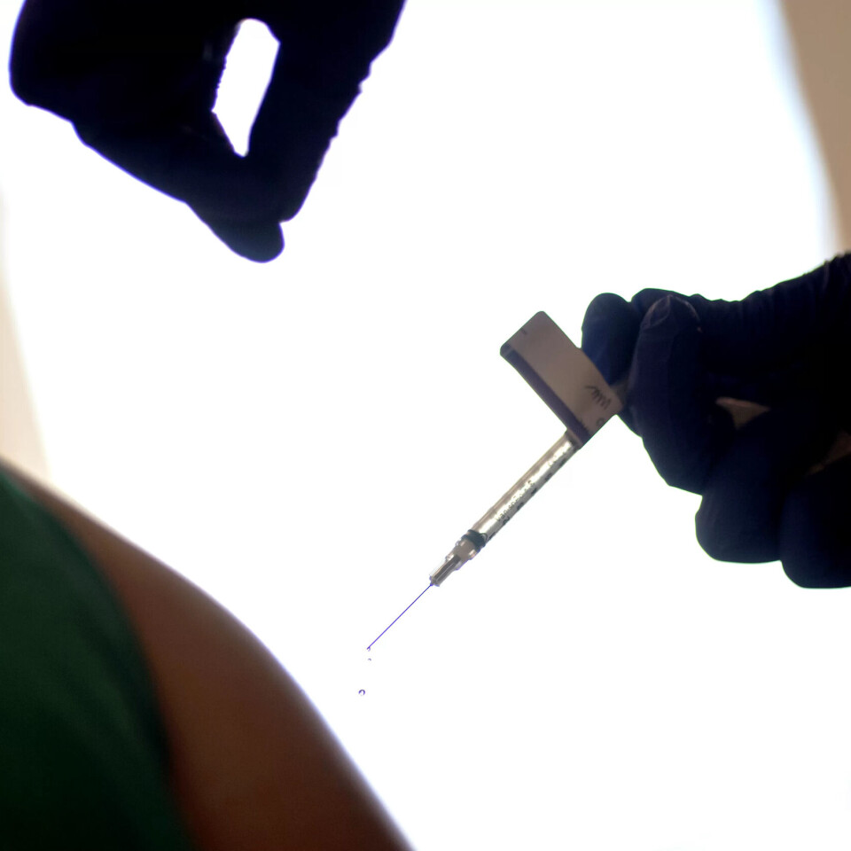 Immunitet etter infeksjon, vaksinasjon eller begge gir godt og varig vern mot alvorleg covid-19 og seinfølgjer. Immunitet etter infeksjon, vaksinasjon eller begge gir godt og varig vern mot alvorleg covid-19 og seinfølgjer.