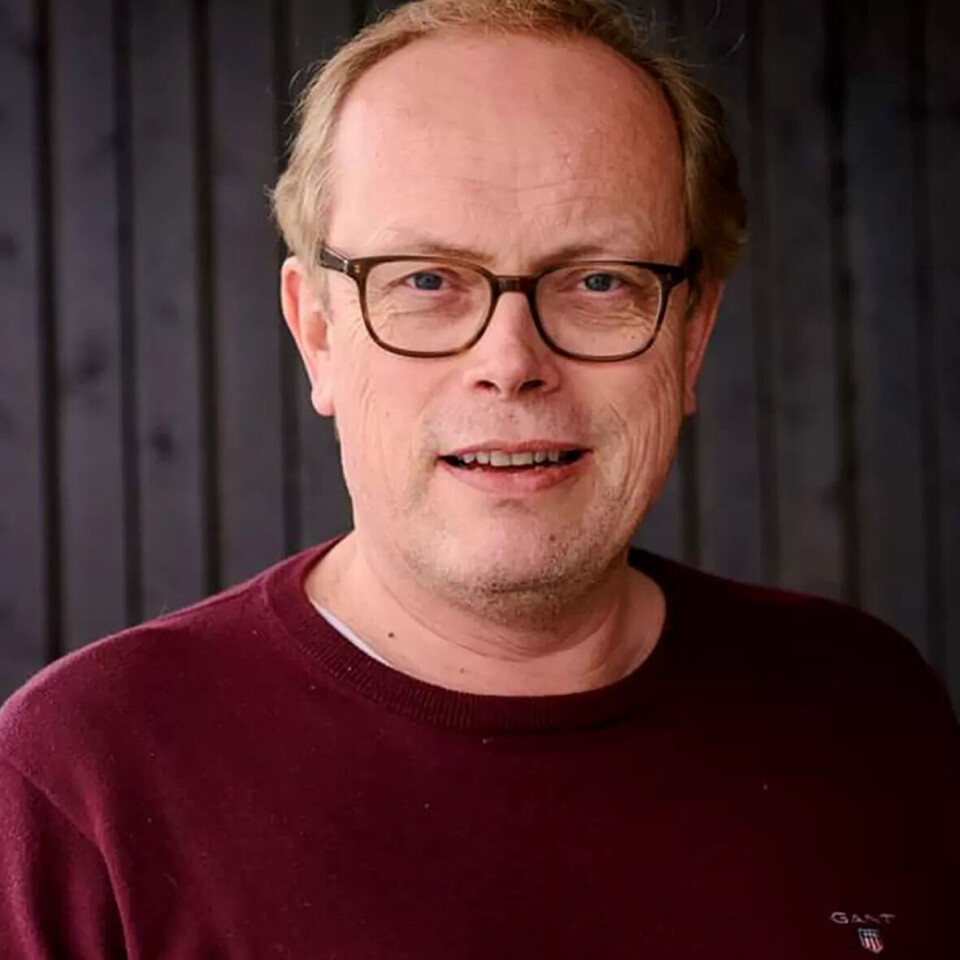 Bent Kvalvik var teatermeldar i Dag og Tid i 30 år. Han stod òg på scena som amatørskodespelar. Bent Kvalvik var teatermeldar i Dag og Tid i 30 år. Han stod òg på scena som amatørskodespelar.