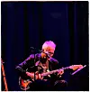 Forrykande Marc Ribot som bandleiar for Los Cubanos Postizos på Victoria Nasjonal jazzscene.