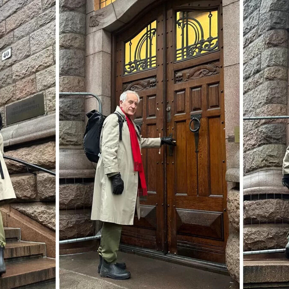 Rune Slagstad på veg inn til Finansdepartementet. Rune Slagstad på veg inn til Finansdepartementet.