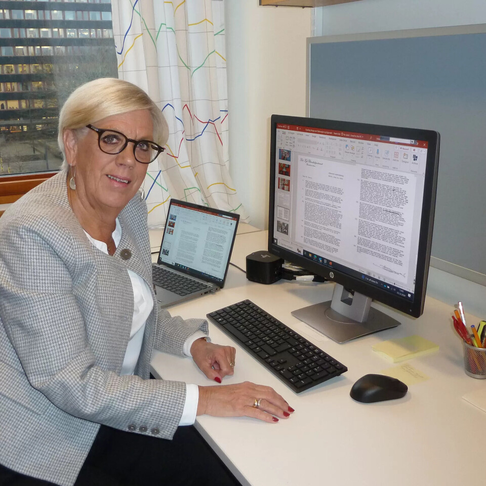 Hilde Henriksen Waage med dokument ho har funne i israelske arkiv. Hilde Henriksen Waage med dokument ho har funne i israelske arkiv.