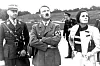 Den tyske fotografen og filmskaparen Leni Riefenstahl saman med blant andre Adolf Hitler.
