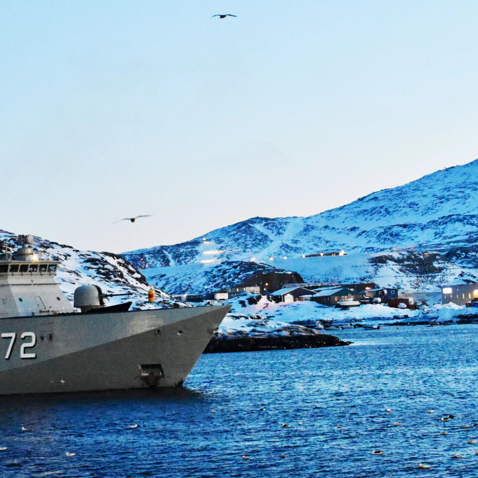 Eit dansk krigsskip er på veg ut på oppdrag i Nuuk laurdag føremiddag. Eit dansk krigsskip er på veg ut på oppdrag i Nuuk laurdag føremiddag.