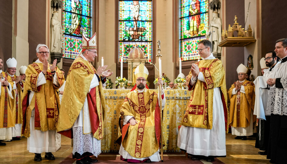 Fredrik Hansen vart vigsla av kardinal Pietro Parolin 18. januar.