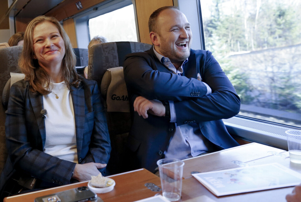 Administrerande direktør i Go-Ahead Cathrine Elgin og samferdselsminister Jon Georg Dale på opninga av Sørtoget som blir drifta av Go-Ahead. Stavanger 20191215. Stavanger jernbanestasjon.Åpning av Sørtoget som driftes av Go-Ahead.Samferdselsminister Jon Georg Dale klipper snora og offisielt erklærer Sørtoget som åpnet. Administrerende direktør i Go-Ahead Cathrine Elgin t.hFoto: Jan Kåre Ness / NTB