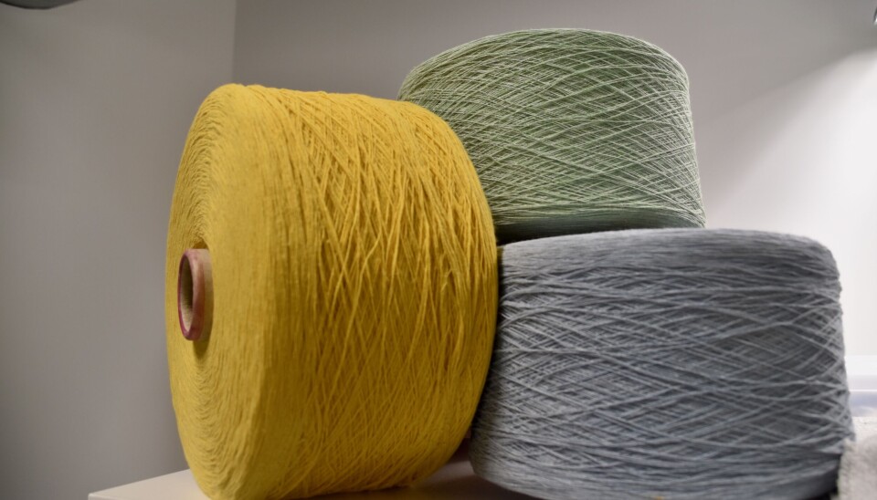 Ferdig tråd spunne av resirkulert tekstilfiber.