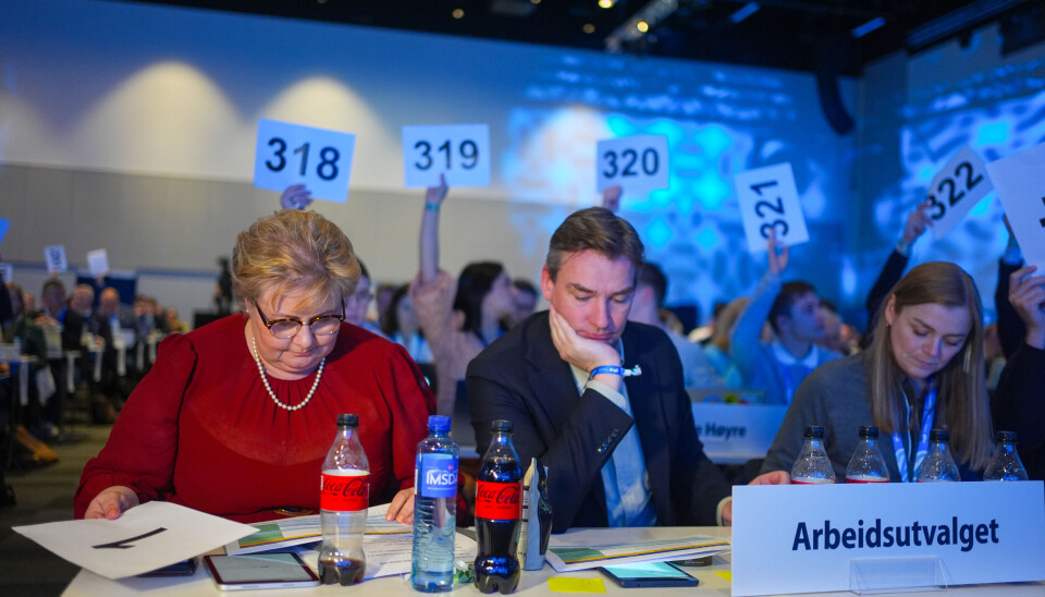 Erna Solberg røysta imot, men fekk landsmøtefleirtalet imot seg. No har Høgre programfesta å «jobbe aktivt for et fullverdig medlemskap i EU».