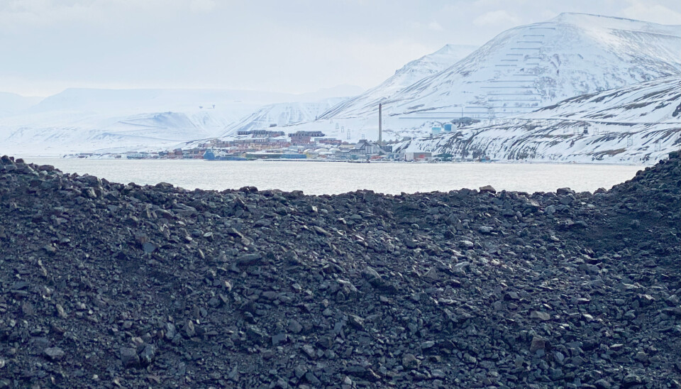 Stoffet som bygde Longyearbyen, kolet, er yngre enn Svalbard, men eldre enn byen. Snart må samfunnet klare seg utan gruvedrift.