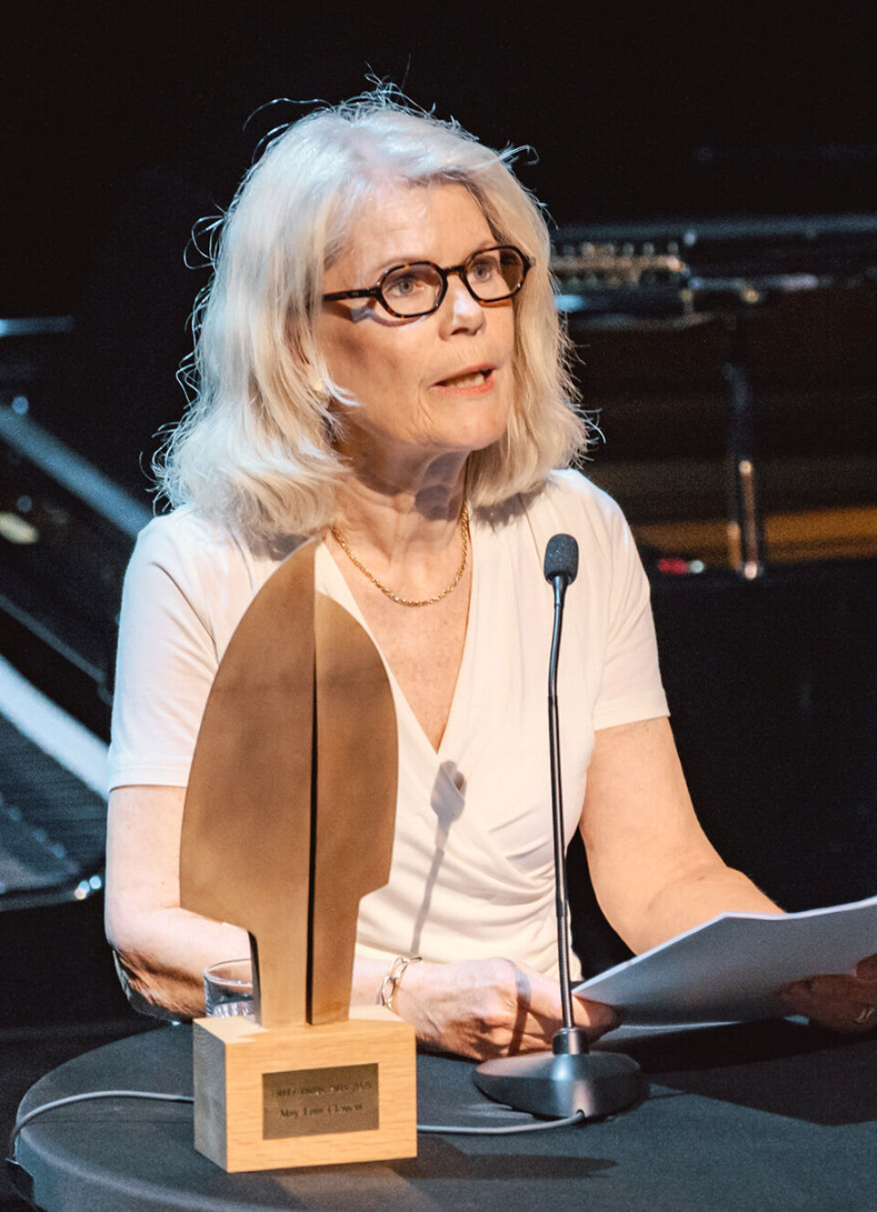 Styreleiar i Fritt Ord Grete Brochmann heldt talen til prisvinnarane.