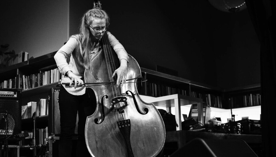 Inga Margrete Aas framførerer bestillingsverket sitt.