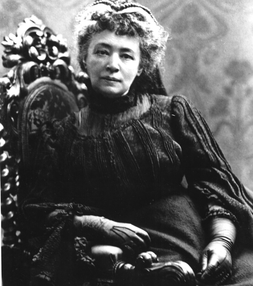 Nobels fredspris gjekk i 1905 til Bertha von Suttner. Ho var austerriksk forfattar og fredsforkjempar. Fredsprisen: Nobels Fredspris 1905 til Bertha Von Suttner, baronesse, forfatter og ærespresident for det internasjonale fredsbyrå ( Bureau International Permanent de la Paix).