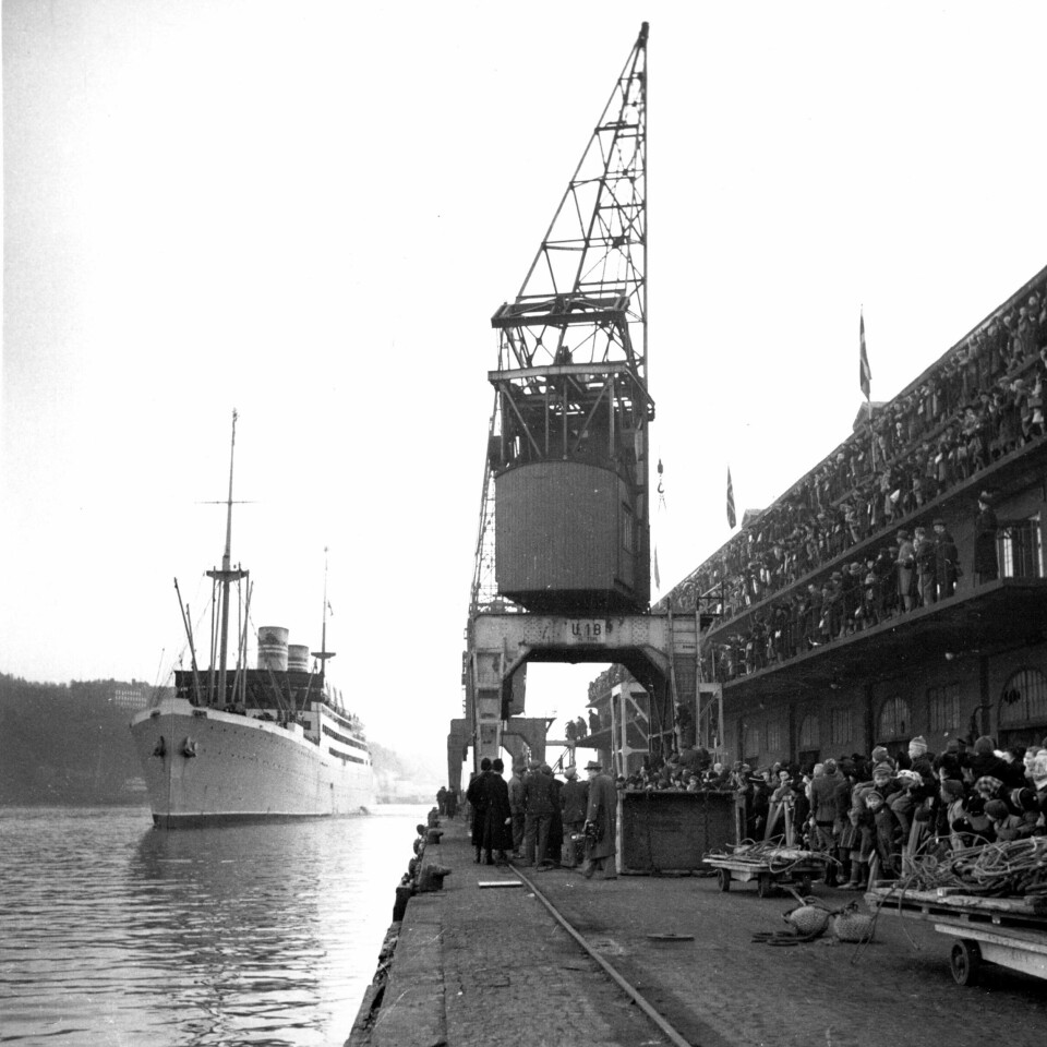 «Stavangerfjord» frå USA kjem til Oslo hamn i 1948. 1948-12 Julebåten 'Stavangerfjord' fra USA ankommer Oslo havn. Amerikabåten, Amerikalinjen.Foto: NTB arkiv