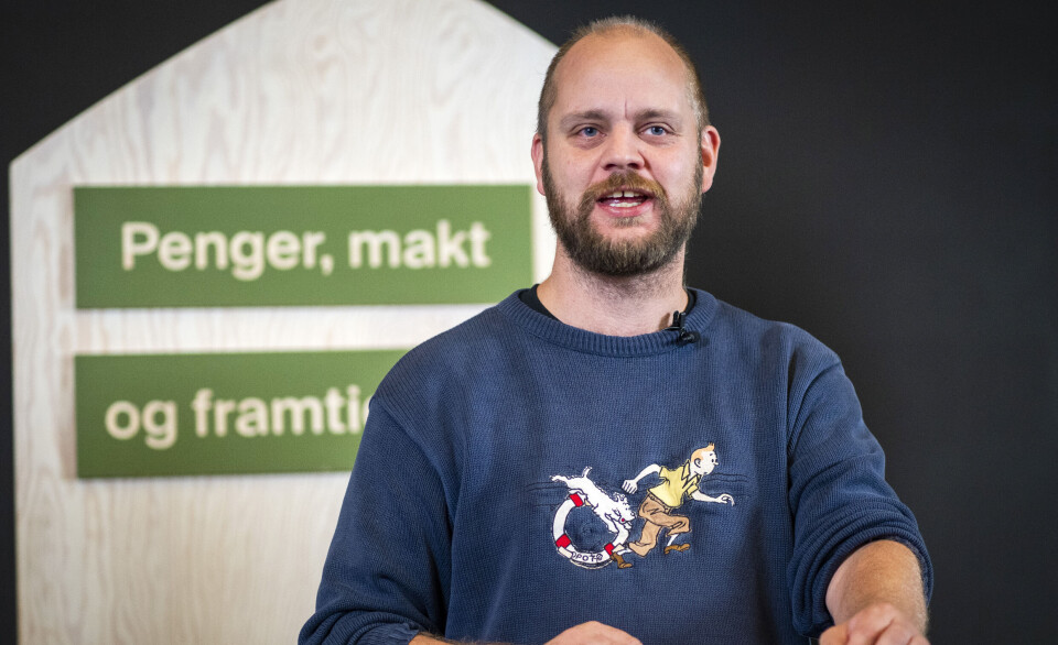 Mímir Kristjánsson, leiar for den førebuande programkomiteen i partiet Raudt, presenterer framlegg til nytt program (2024).