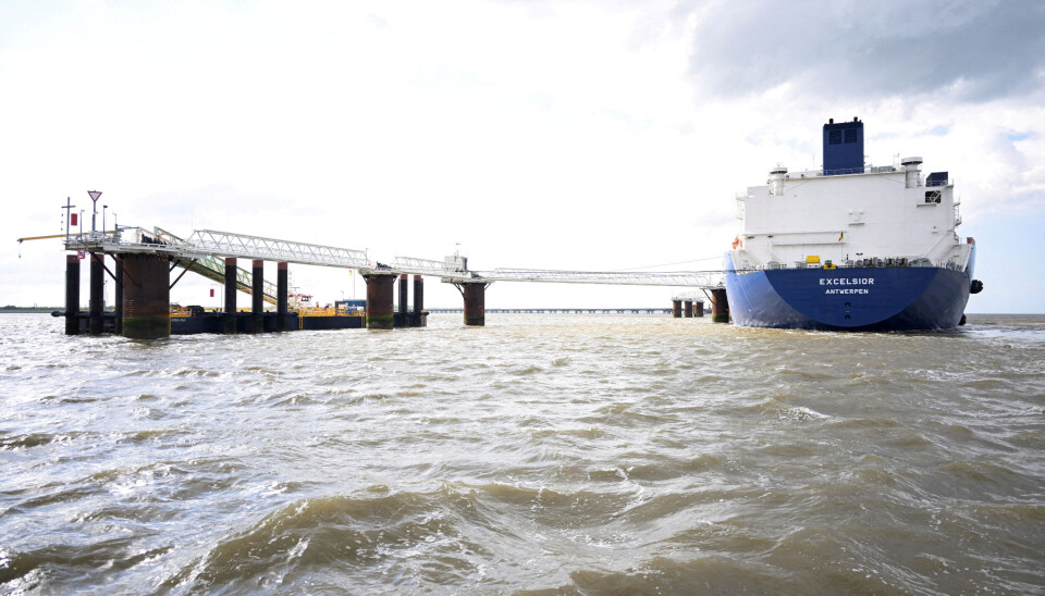 Skipet «Excelsior» ligg til kai under opninga av ein ny LNG-terminal i Wilhelmshaven i Tyskland 26. mai i år.