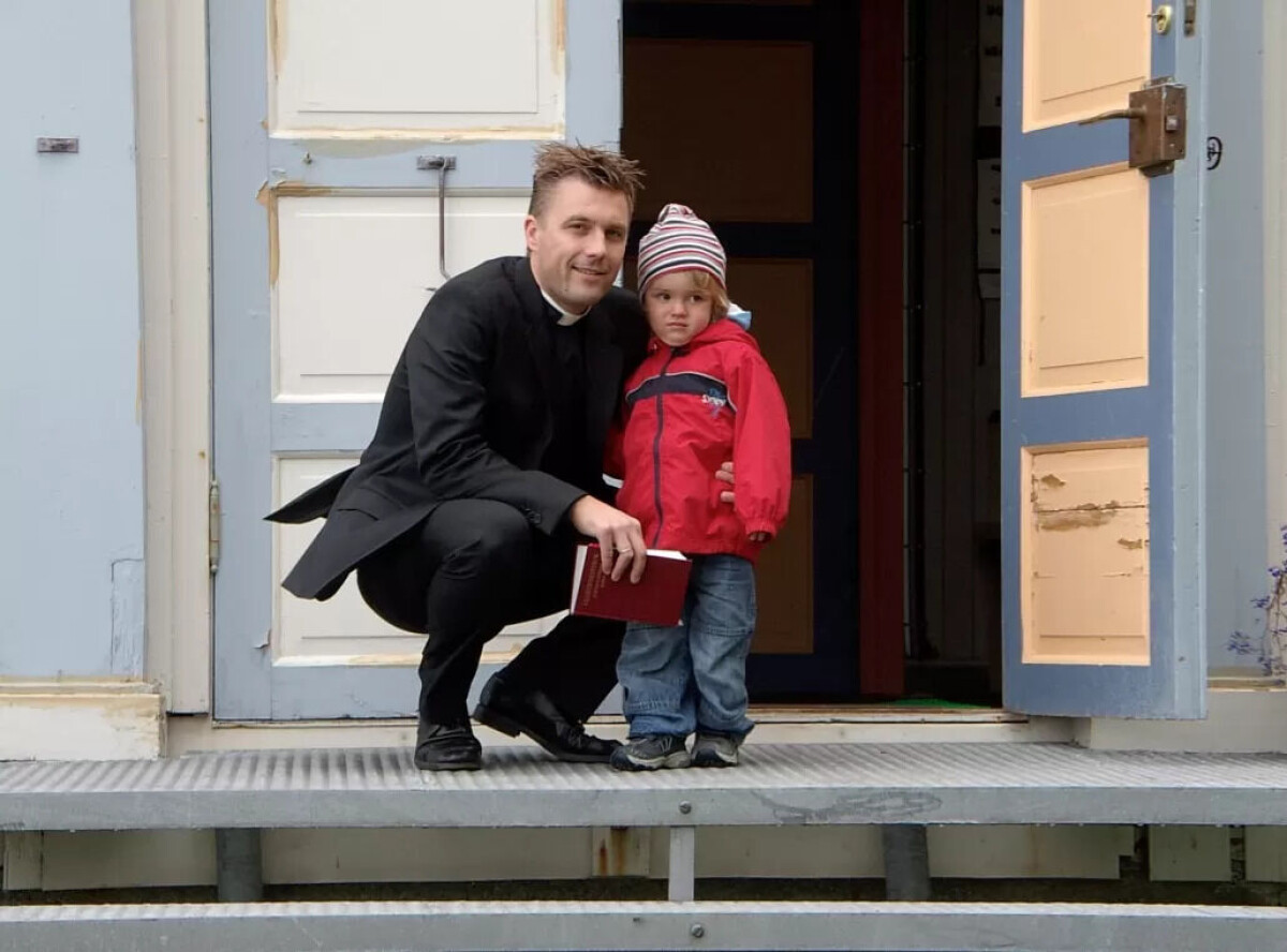 Brend av GudEskil Skjeldal, statskyrkjepresten som vart katolikk og så  mista trua, har skrive bok om den seige kampen som gjorde han til  agnostikar.